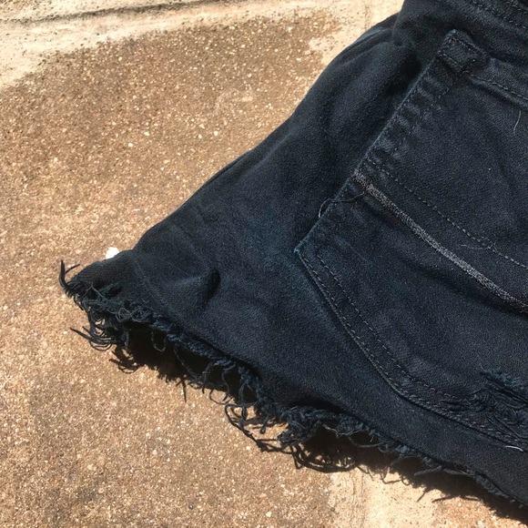 American Eagle Distressed Black Denim Shorts - 10 - Picture 4 of 7